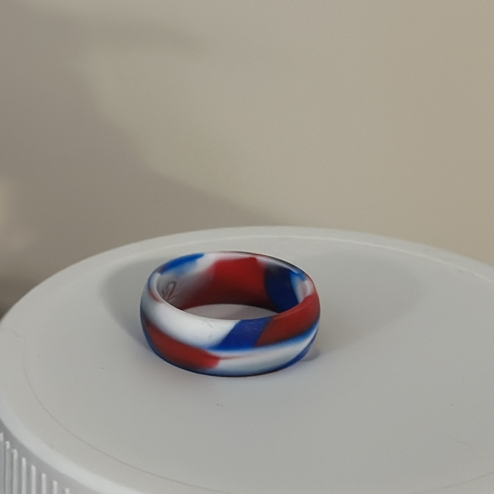 NEW! Silicone wedding ring band, Size 12, NWT, work safe latex free Qalo men’s - Picture 8 of 9